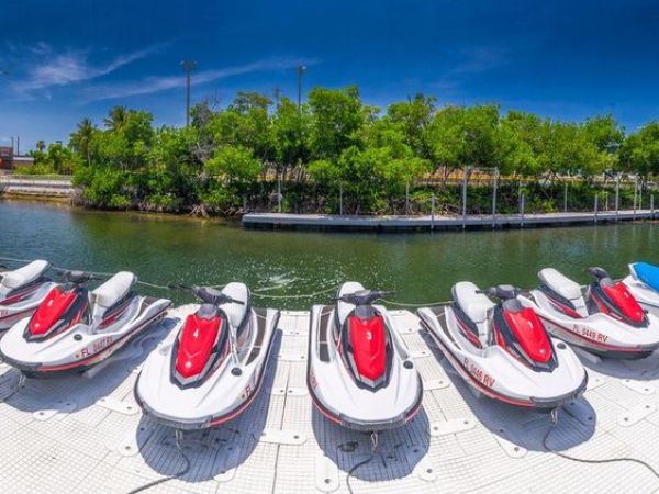 a small boat in a body of water